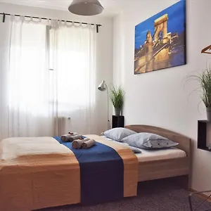 Cosy In Downtown With Free Garage Parking Apartament